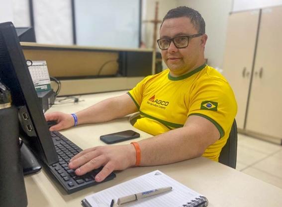 Trajetória de colaborador com síndrome de Down mostra o impacto positivo da inclusão na AGCO
