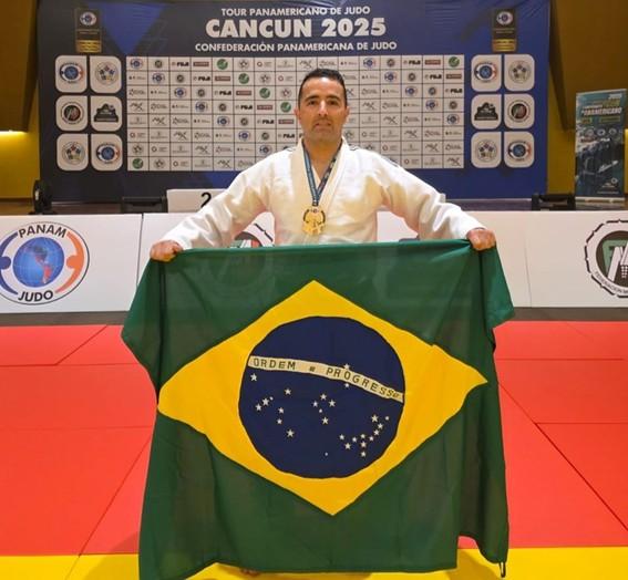Judoca do Espírito Santo conquista Pan-Americano de Veteranos no México