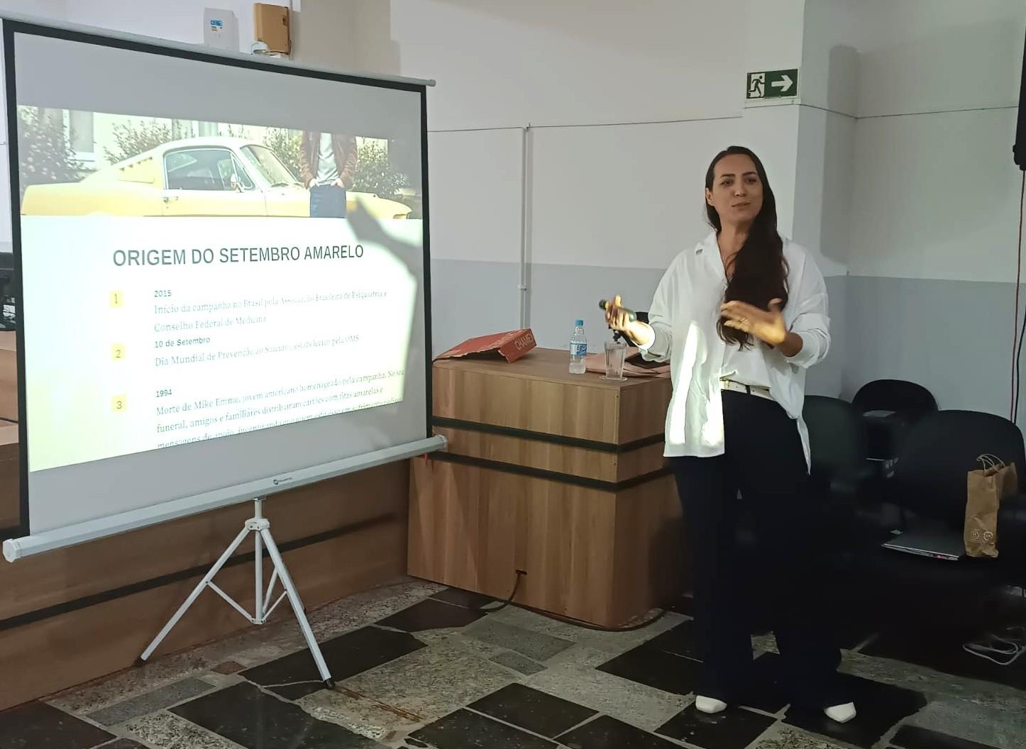 Câmara de Conceição da Barra, no ES, promove palestra sobre Setembro Amarelo para servidores