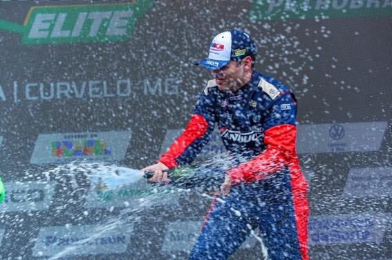 Mesmo com batida, Hugo Cibien sobe ao pódio na Copa Truck