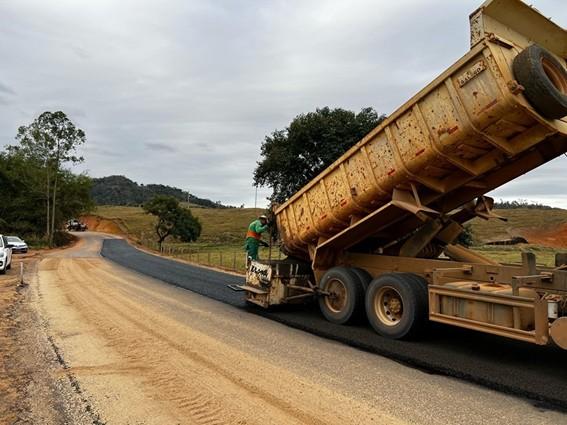 Mais de 70% das obras de pavimentação em Nova Venécia, no ES, já foram executadas