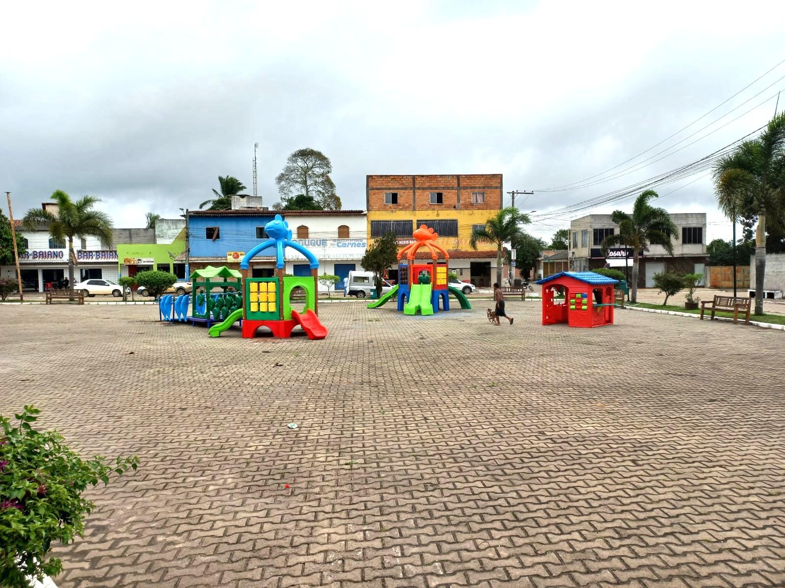 Secretaria de Esporte e Lazer entrega playground à comunidade de Sayonara, Distrito de Braço do Rio, em Conceição da Barra, ES