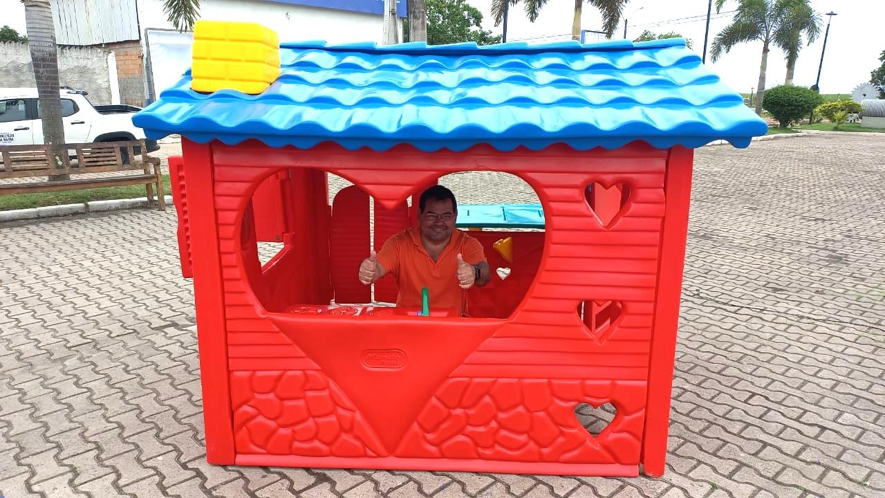 Secretaria de Esporte e Lazer entrega playground à comunidade de Sayonara, Distrito de Braço do Rio, em Conceição da Barra, ES