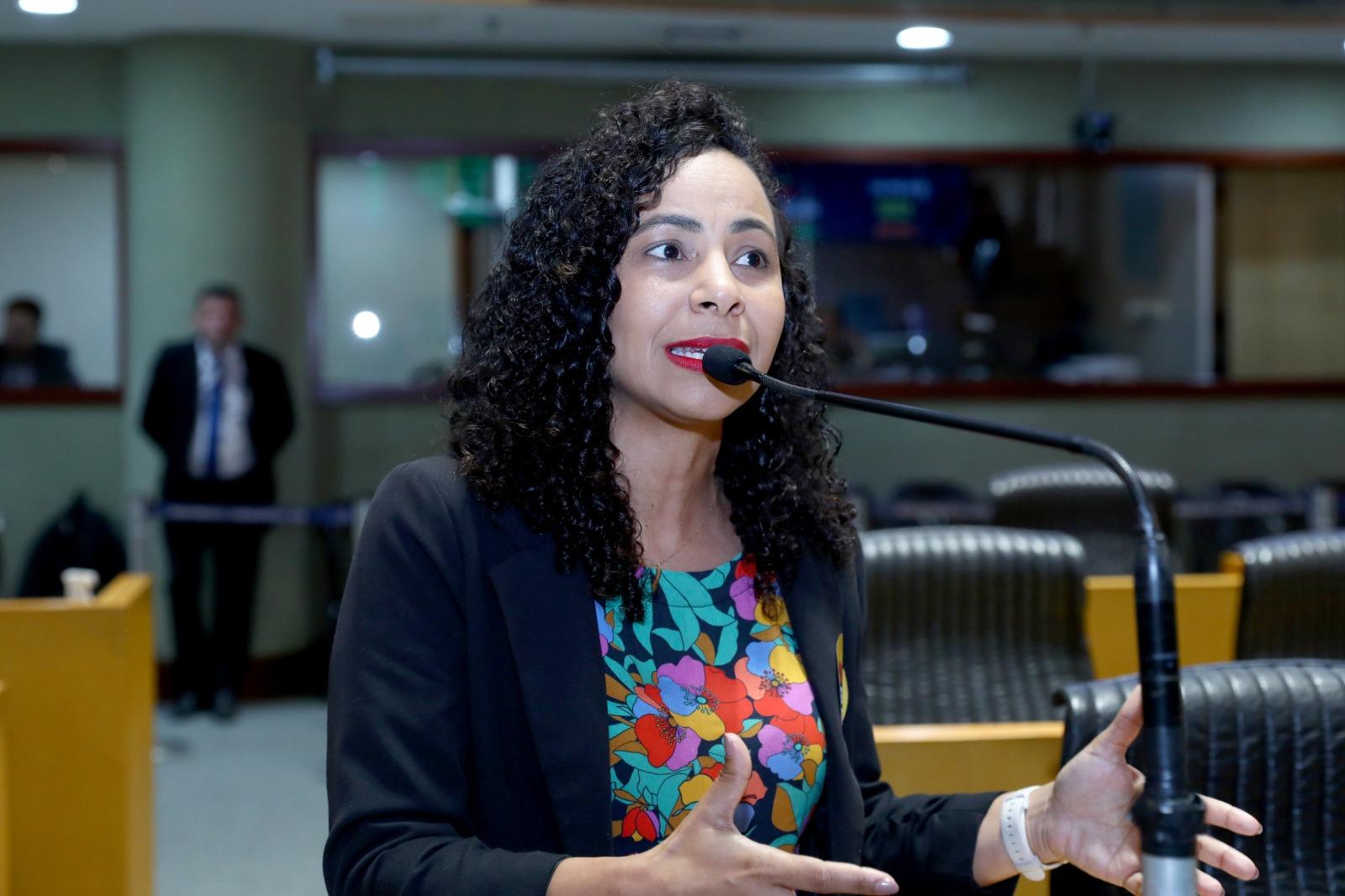 Projeto da deputada Camila Valadão veta contratos com empresas envolvidas em violações de direitos humanos