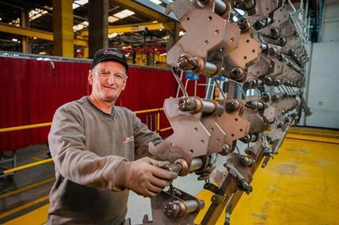 Colaborador com deficiência auditiva reforça valor da inclusão no ambiente industrial