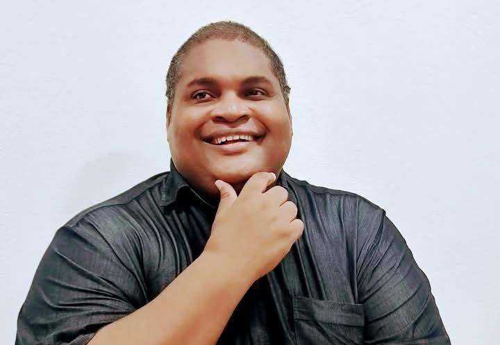 Pastor, músico e escritor, Wallace Rosário lança seu primeiro livro “VELHO HOMEM MORTO VIVO”, em Conceição da Barrra, ES