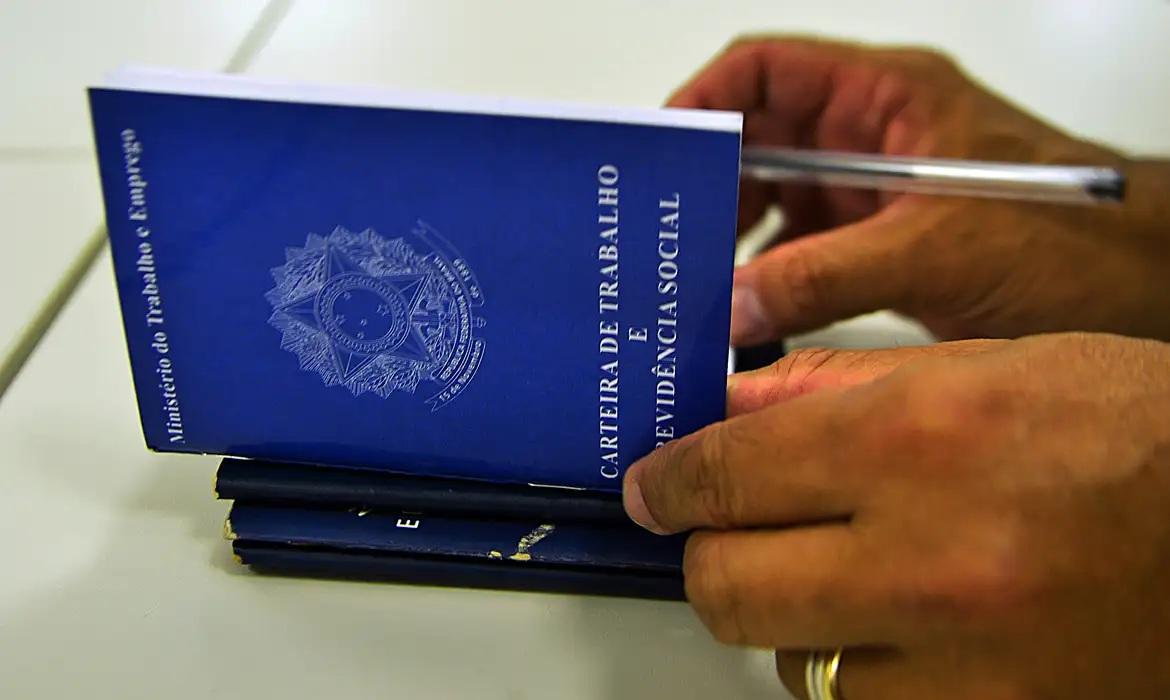 Brasil cria mais de 147 mil empregos com carteira assinada em agosto