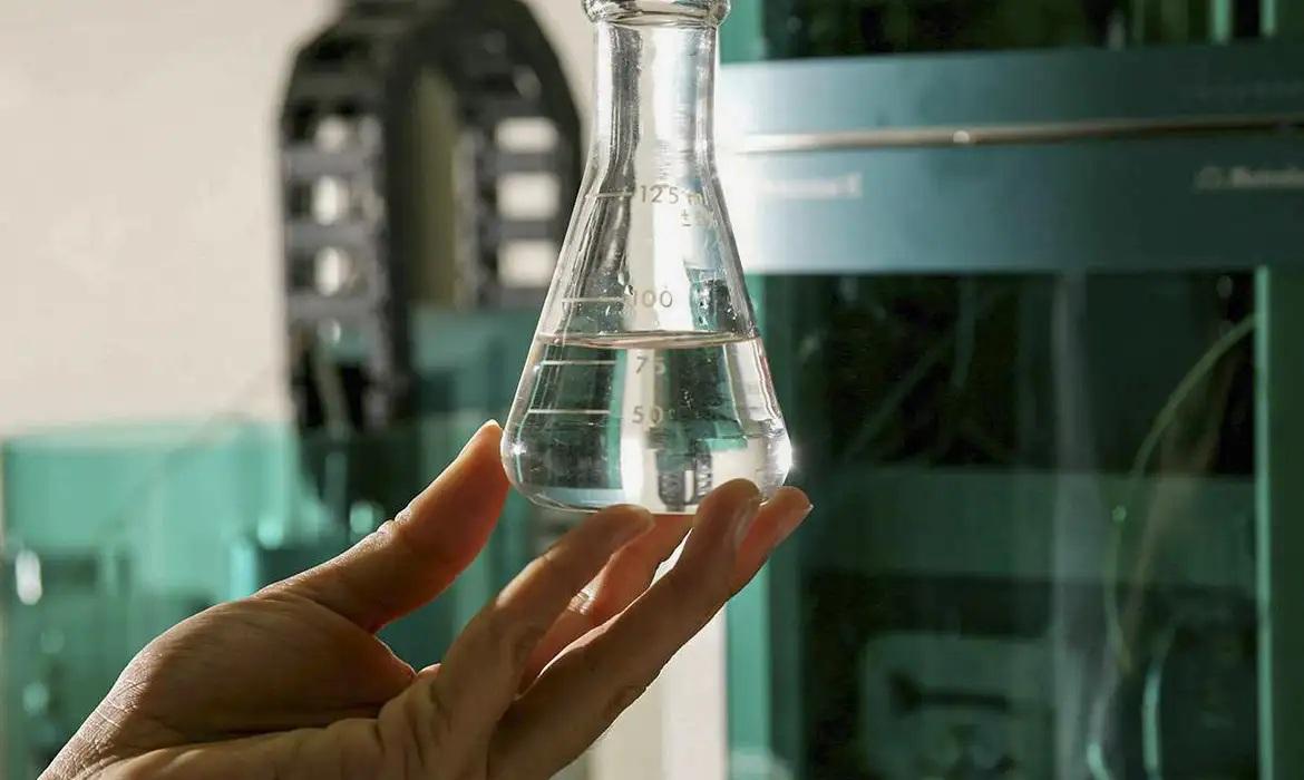 Metanol: saiba o que é a substância presente em bebida adulterada que já matou três pessoas na Grande São Paulo