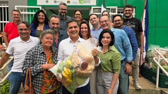 Vice-governador do ES, Ricardo Ferraço, faz entrega de cestas verdes em São Roque do Canaã
