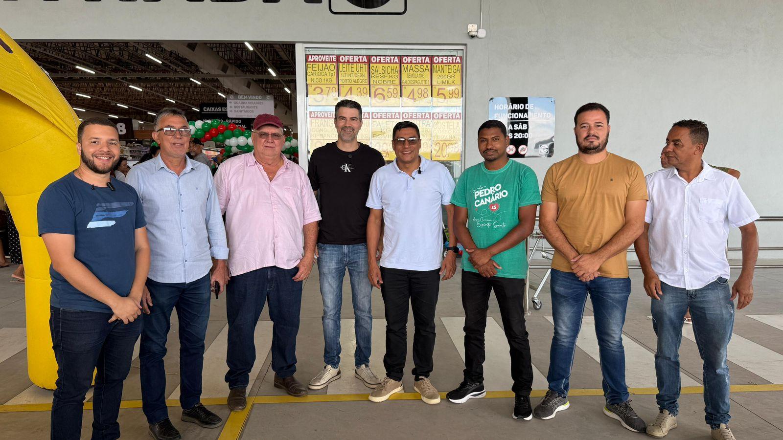 Lideranças políticas de Pedro Canário, no ES, celebram inauguração de novo empreendimento na cidade