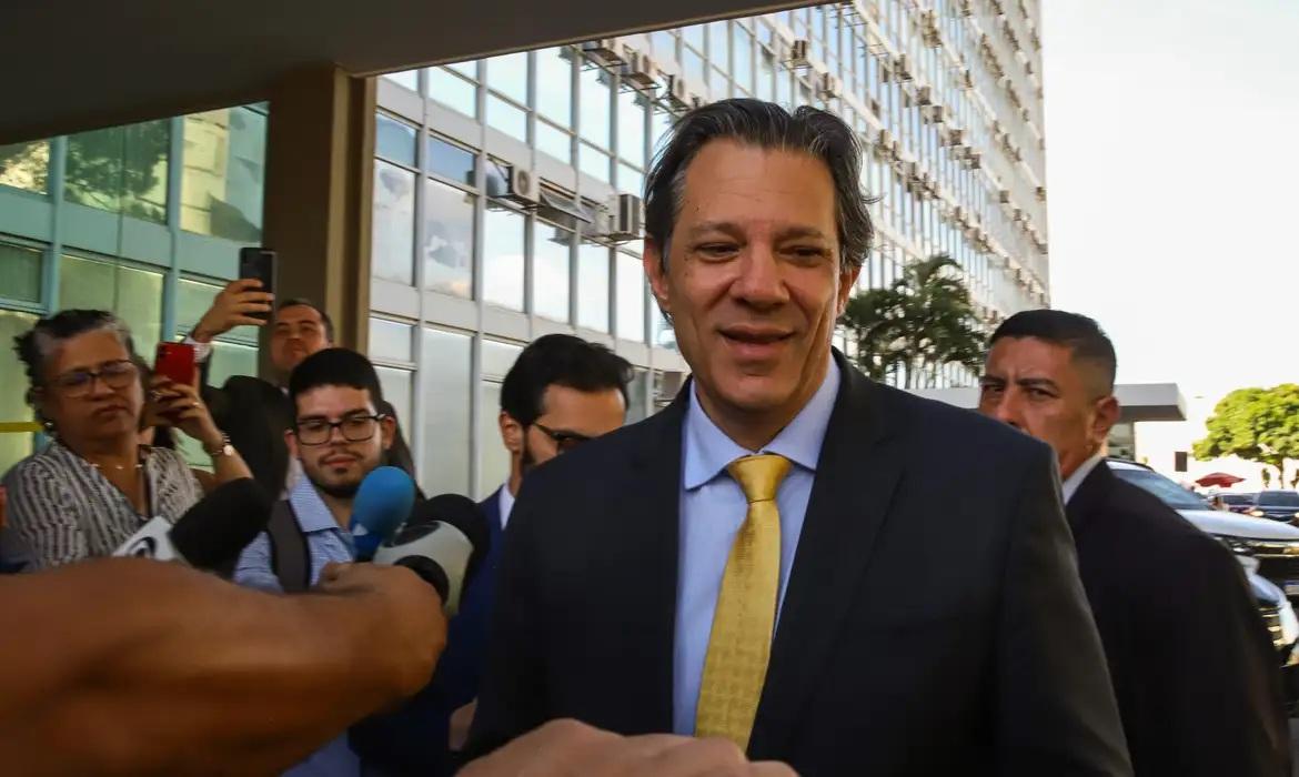 Haddad comemora aprovação da isenção do IR na Câmara: 