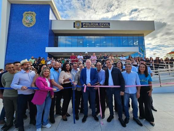 Casagrande e o vice-governador, Ricardo Ferraço, inauguram obras de macrodrenagem e de nova Delegacia Regional e Sala Marias em Aracruz, ES