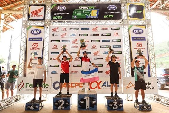 Motociclista do Espírito Santo sobe ao pódio no Campeonato Brasileiro de Enduro