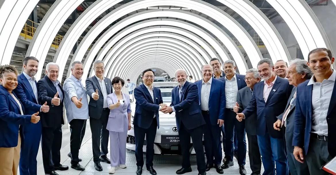 Nova fábrica de carros elétricos mostra confiança no Brasil, diz Lula