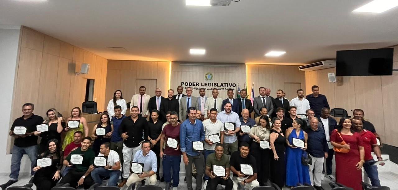 Vereadores homenageiam empreendedores em Pedro Canário, ES