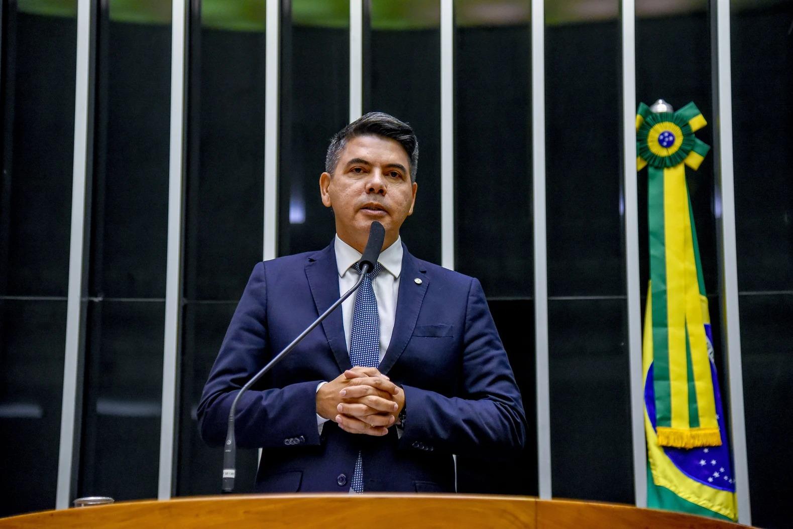 Deputado Messias Donato apresenta projeto para garantir convivência entre irmãos adotados