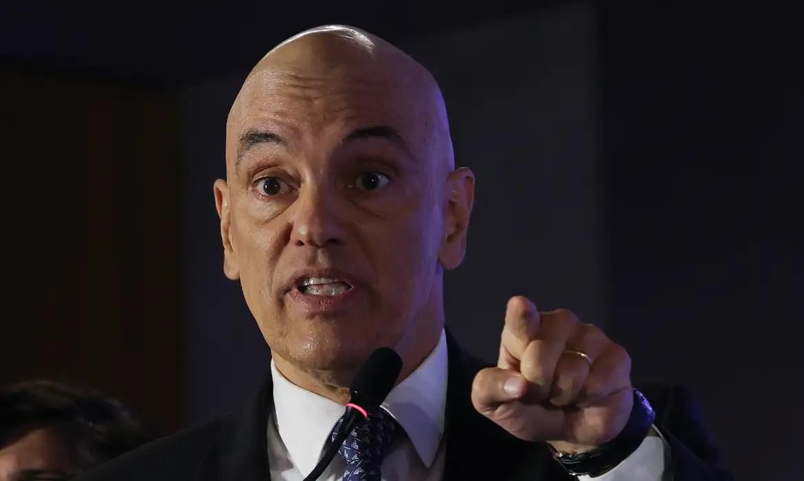 Moraes suspende decisão que destituiu defesa de réus da trama golpista