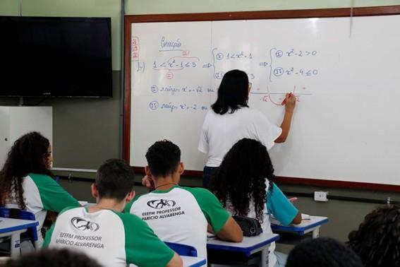 Governador do ES encaminha projeto de lei do reajuste salarial para professores e agentes de suporte educacional 