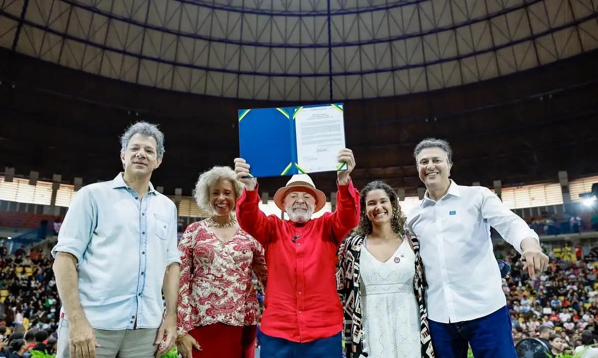 Governo anuncia investimento de R$ 108 milhões em cursinhos populares