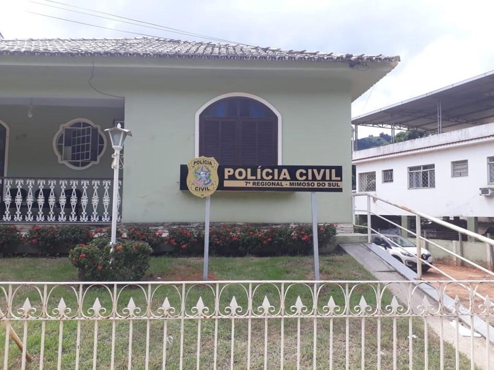 Homem coloca fogo na casa da própria mãe e ameaça policiais no sul do ES