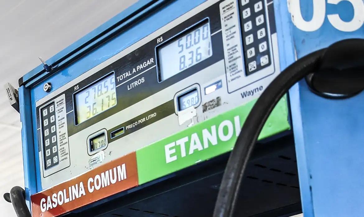 Petrobras reduz preço da gasolina em 4,9% a partir de terça-feira (21)