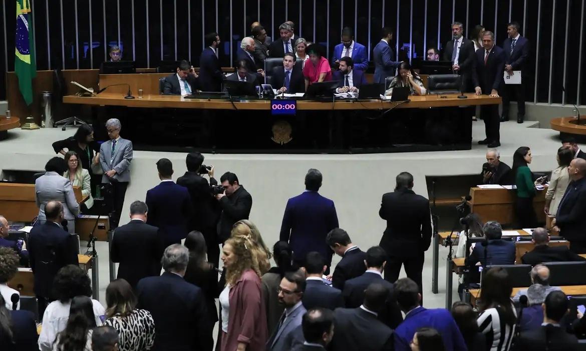 Câmara aprova urgência para votar projeto que cria bancada cristã