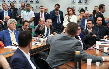 Conselho de Ética arquiva representação contra Eduardo Bolsonaro