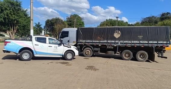 Fiscalização apreende carga irregular de café em Rio Bananal, ES Fiscalização apreende carga irregular de café em Rio Bananal, ES