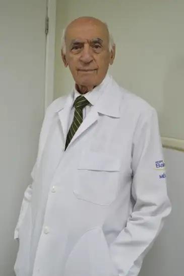 Paixão pela profissão mantém médicos longevos na ativa