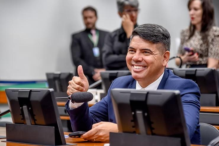 Messias Donato celebra vitória em defesa da vida e da família na Câmara dos Deputados