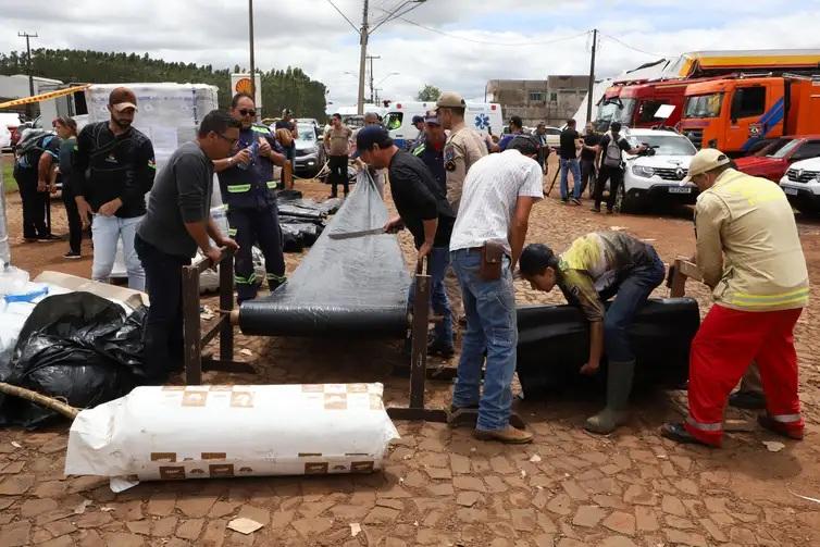 Passagem de tornado pelo Paraná deixa ao menos 750 pessoas feridas