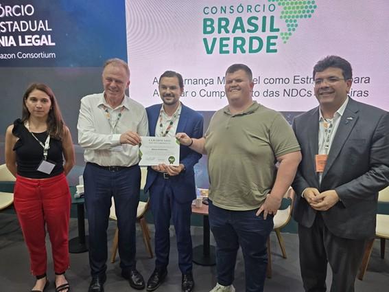 Governo Espírito Santo entrega primeiro Selo Descarboniza-ES e formaliza acordo com Aliança Verde Argentina