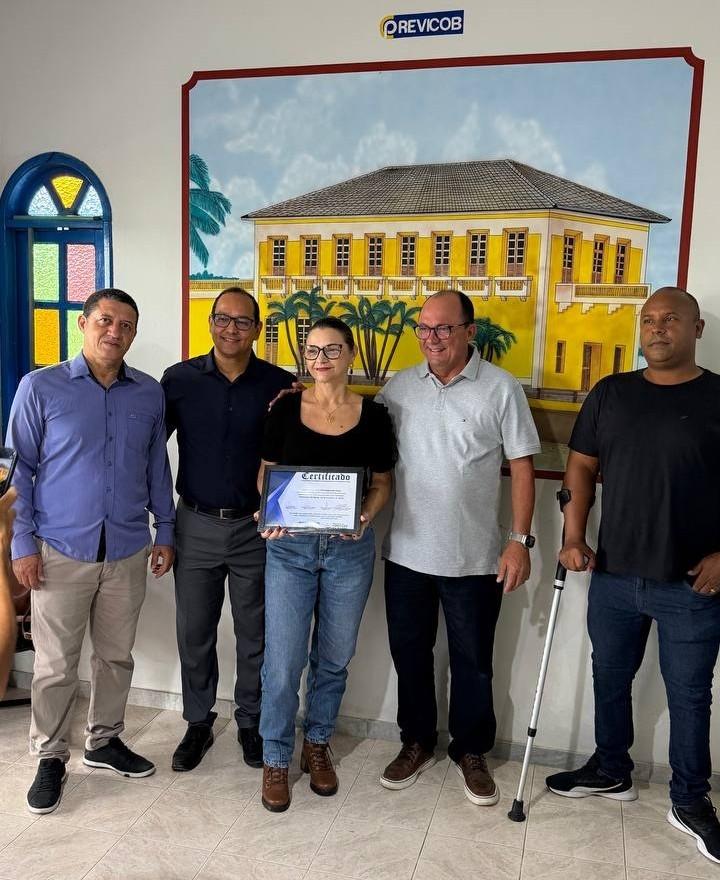 PREVICOB, de Conceição da Barra, no ES, homenageia aposentados com certificado de reconhecimento