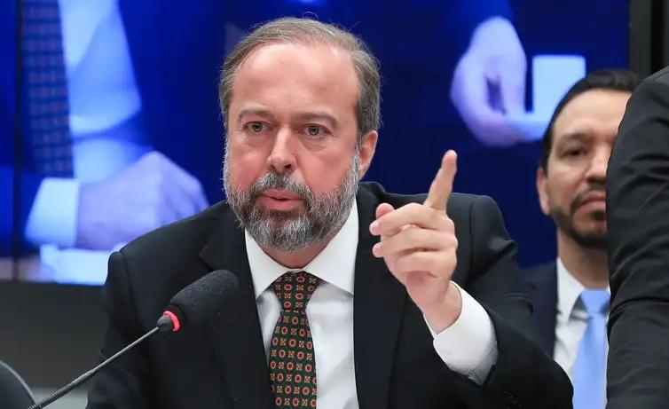 Gás gratuito chega a 1 milhão de famílias a partir de segunda-feira (24)