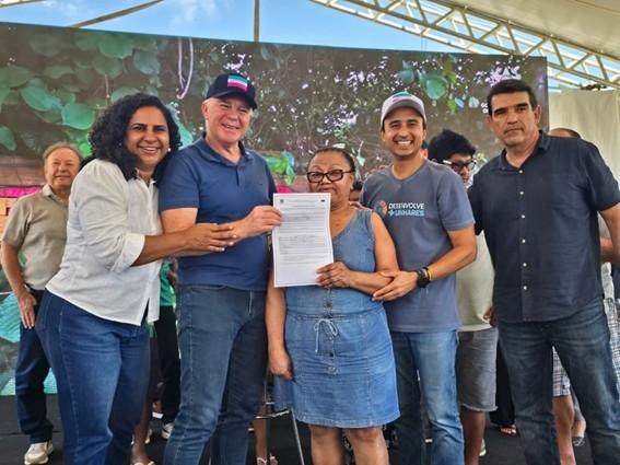 Governo do Espírito Santo entrega títulos de regularização fundiária e anuncia novos investimentos em Linhares