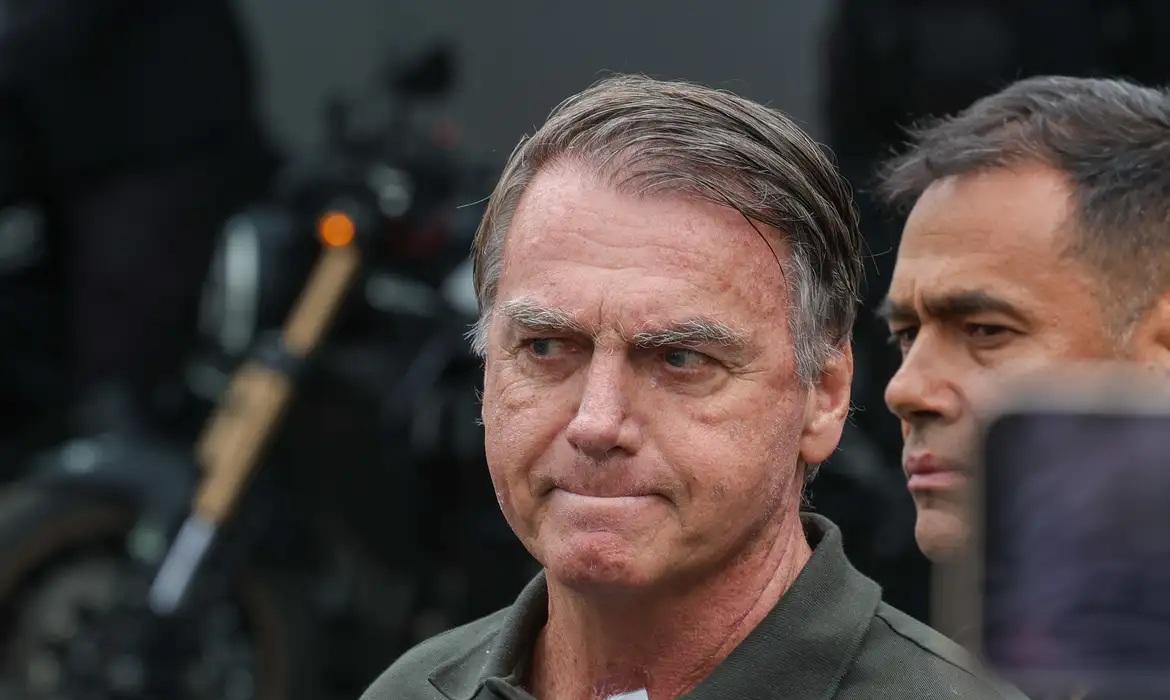 Bolsonaro preso: Moraes rejeita pedido de prisão domiciliar