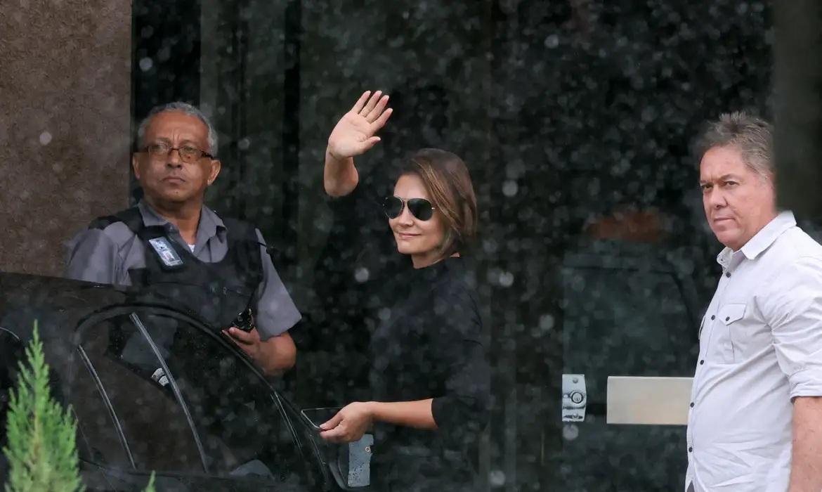 Bolsonaro recebe a ex-primeira-dama Michelle na PF
