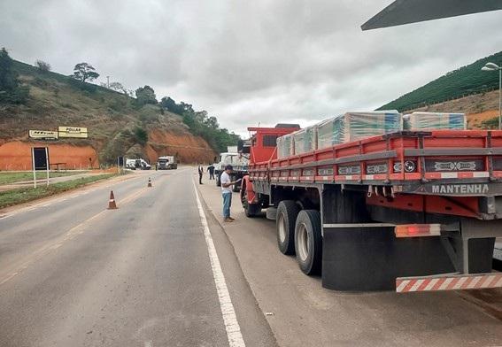 Fiscalização aborda mais de 70 caminhões em operação de trânsito em Colatina, ES