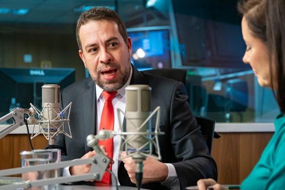 Governo na Rua: “Aproximar os vários programas do governo do presidente Lula das pessoas e territórios”, explica Boulos