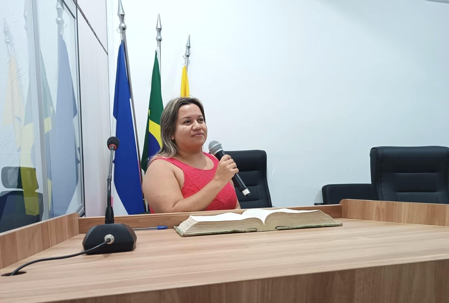 Vereadora Camila protocola na Câmara Projeto de Lei que garante salva-vidas permanentes nas praias de Conceição da Barra e Itaúnas, no ES