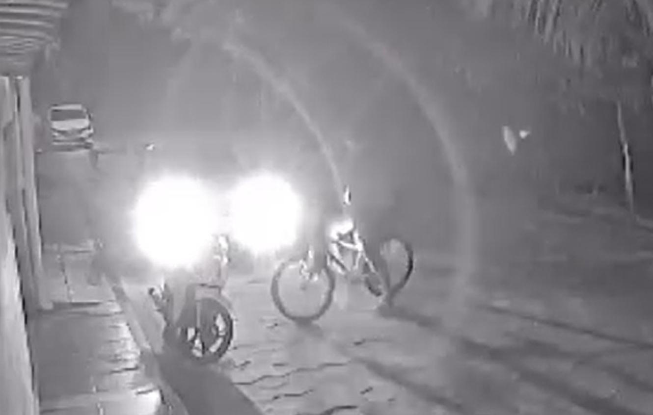 Jovem é atropelado e morto após briga por esbarrão de carro em bicicleta, em Conceição da Barra, ES