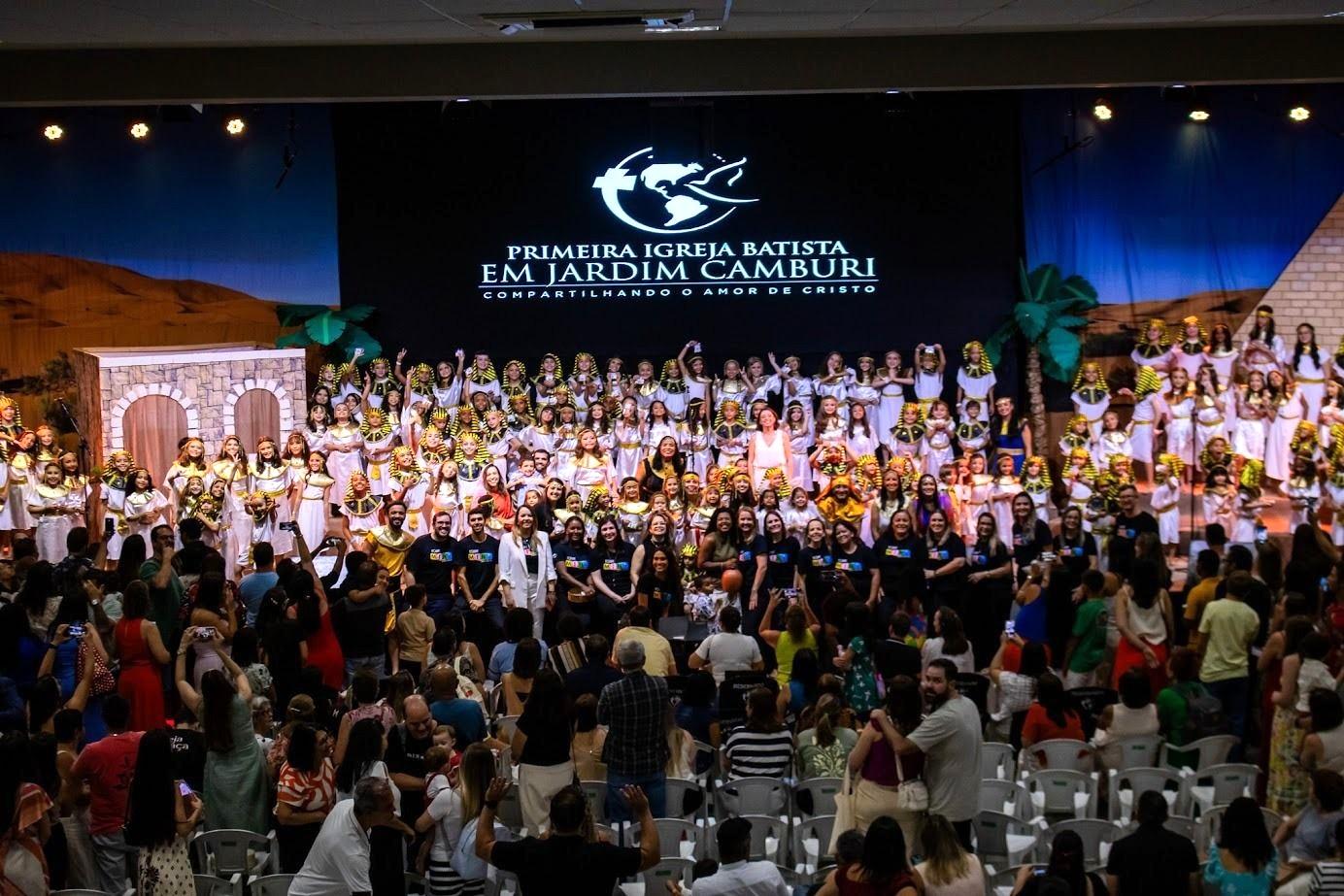 Mais de 130 crianças vão apresentar musical de Natal no Centro de Celebrações de Vitória, no ES