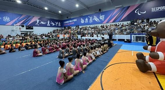 Festival de Natal reúne ginasta olímpica e alunas do Campeões de Futuro em Vitória, no ES