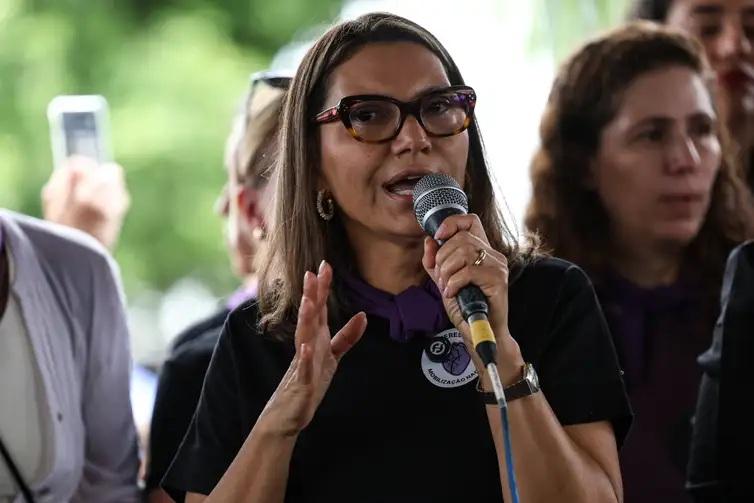 Ministras exaltam luta das mulheres em ato contra o feminicídio