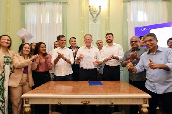 Cesan firma acordo com municípios para continuidade dos serviços de água e esgoto no Espírito Santo