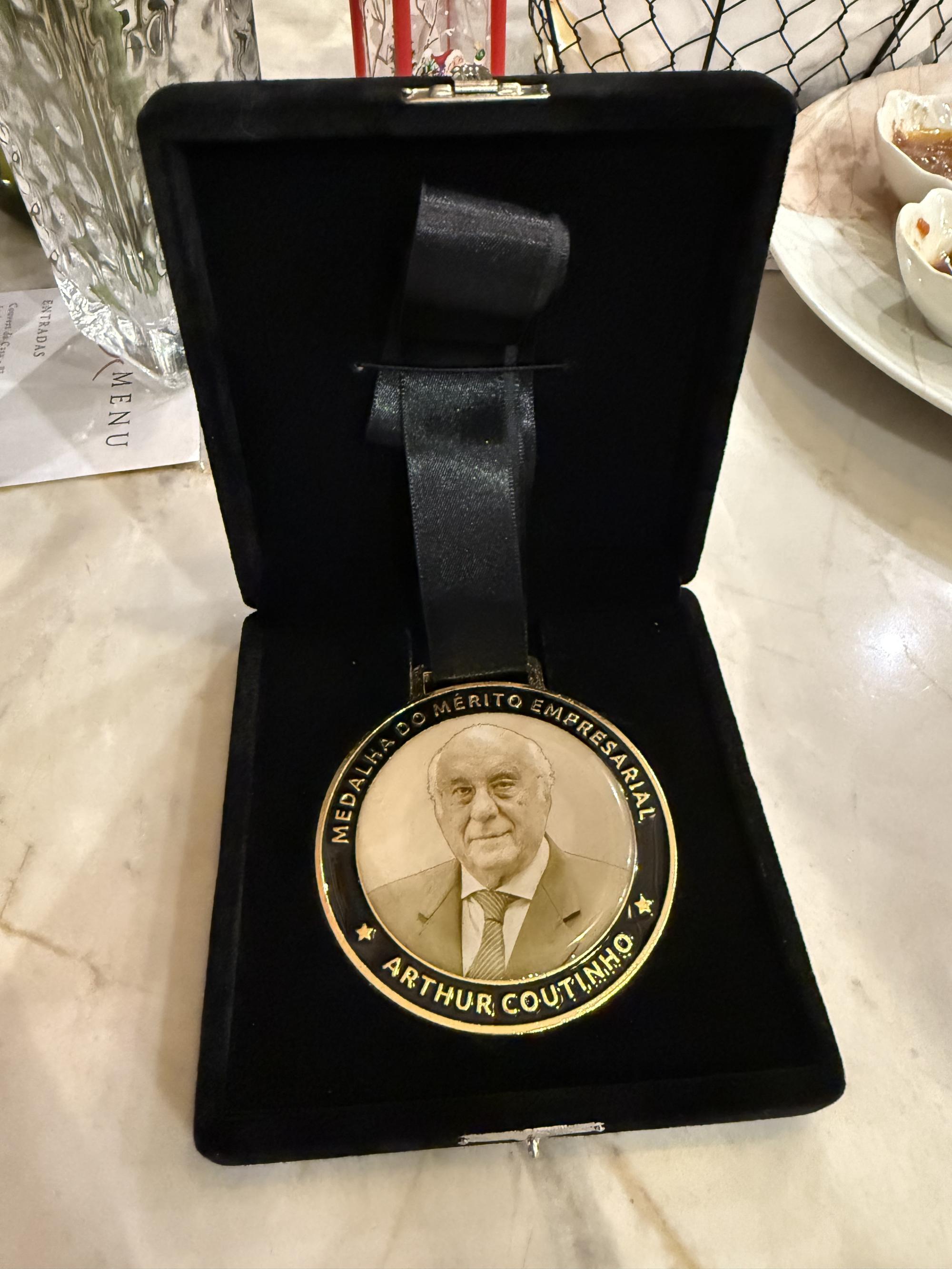 Medalha do Mérito Empresarial homenageia fundador do Frisa em Colatina, ES