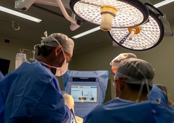 Tecnologia GPS é utilizada em cirurgia de prótese de ombro no RS