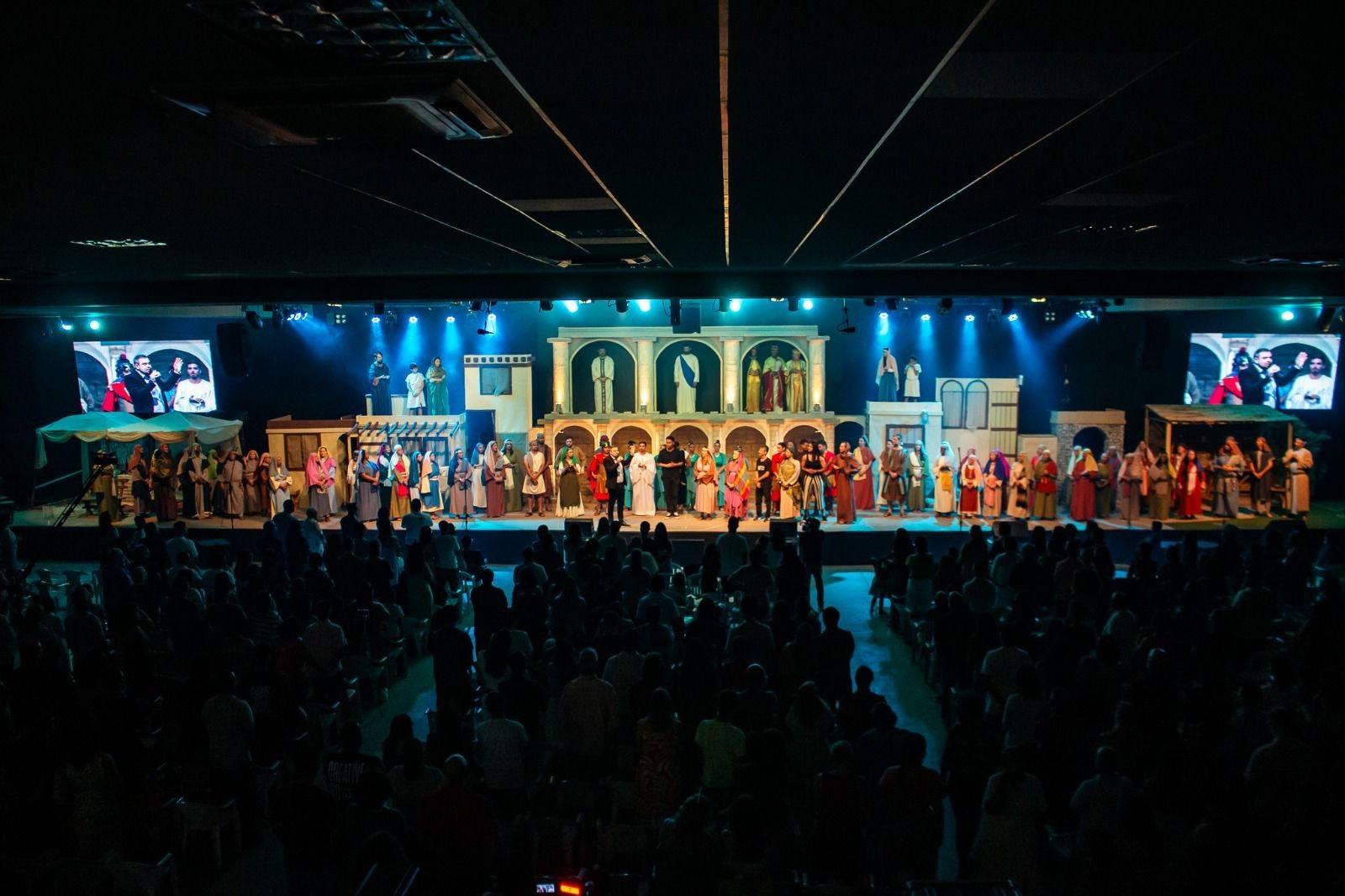 Mais de 60 artistas vão se apresentar com uma orquestra ao vivo durante musical de Natal no Centro de Celebrações de Vitória, no ES