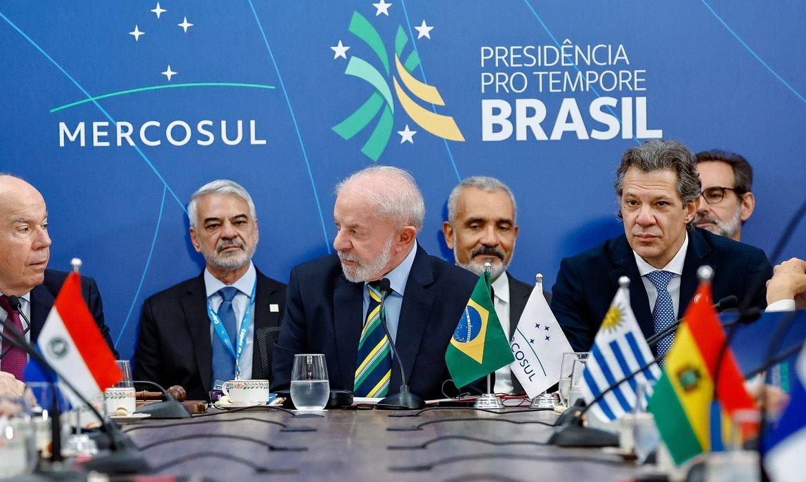 Intervenção na Venezuela seria catástrofe humanitária, diz Lula em reunião do Mercosul
