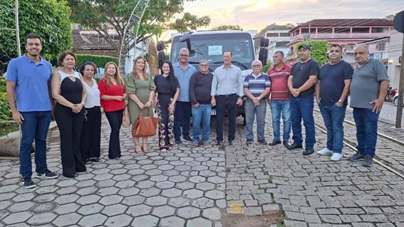 Seag entrega caminhão e reforça apoio à infraestrutura rural em Muqui, no ES